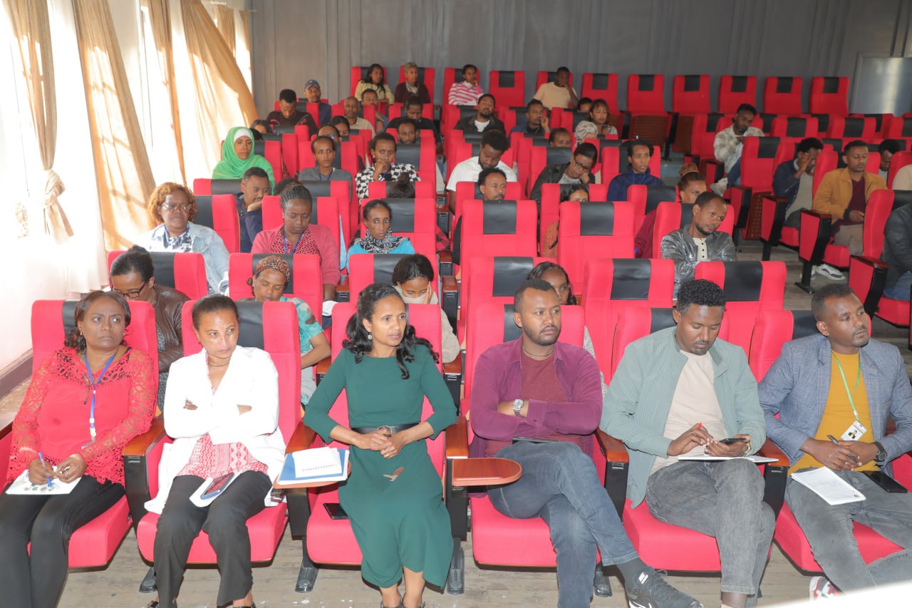 የአዲስ አበባ ተግባረእድ ፖሊ ቴክኒክ ኮሌጅ የግዢ አፈፃፀም መመሪያ እና በዉስጥ ቁጥጥር አሰራር ስራ ዙሪያ የግንዛቤ ማስጨበጫ ስልጠና  ሲሰጠ።